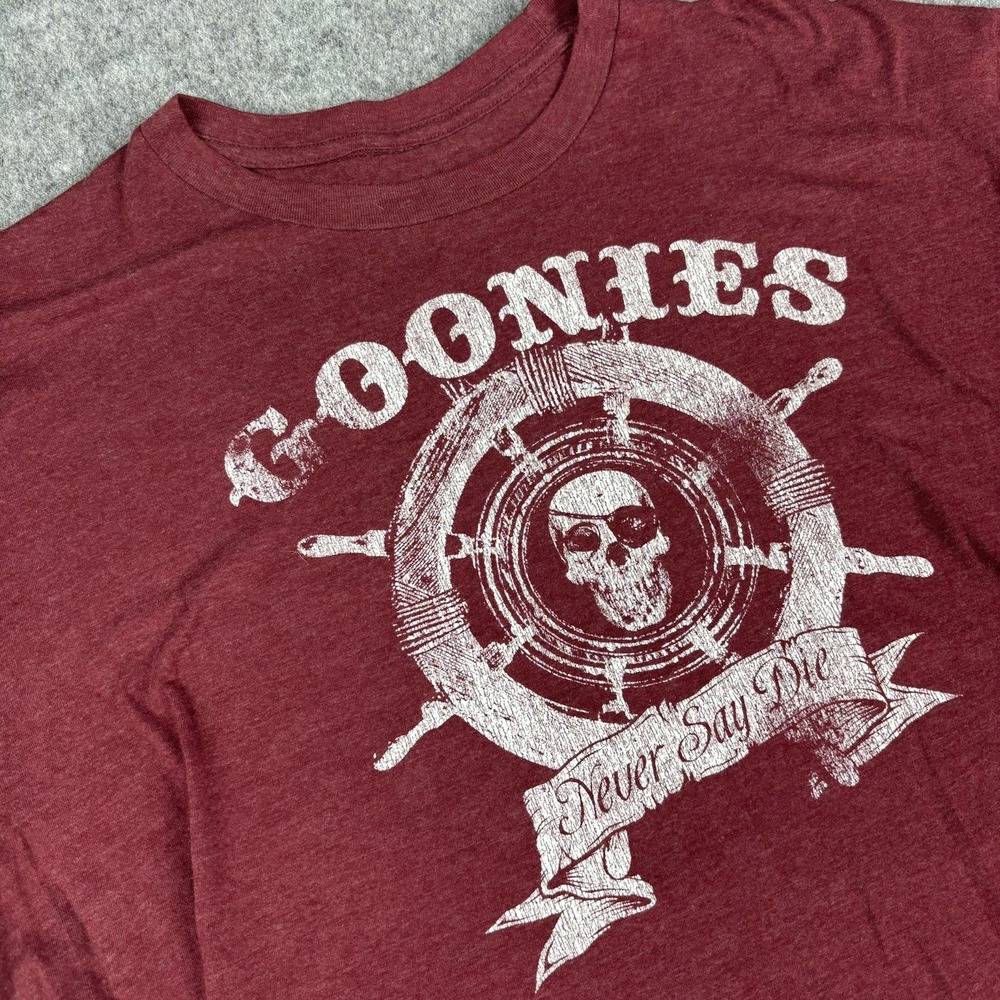 The Goonies Never Say Die Graphic T Shirt‎ Mens XL Red Pirate Skull Movie Tee